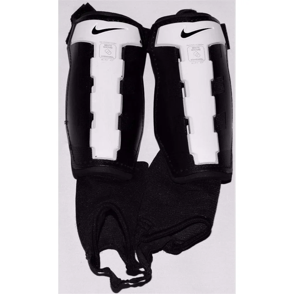 Nike Girls Size M Medium White Black NOCSAE Athletic Soccer Shin Guards